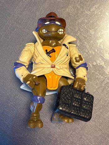 Figurine tortue ninja vintage avec sa malette mirage studios