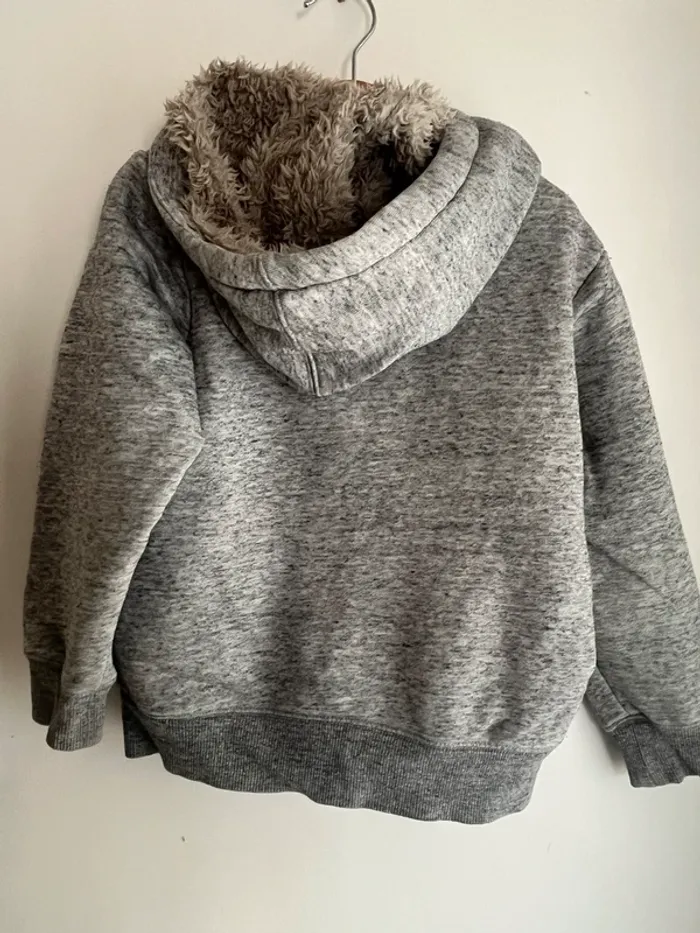 Sweat hiver Uniqlo 5/6 ans gris - photo numéro 2