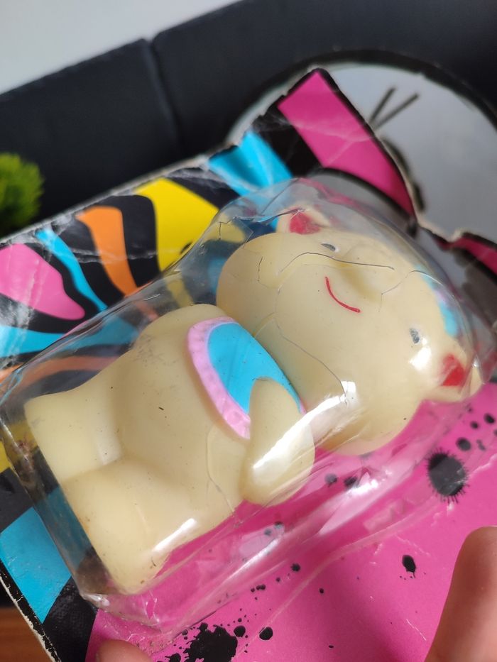 les luminous super récré cochon ancien vintage jaune bleu rose rouge noeud bavoir phosphorescent - photo numéro 5