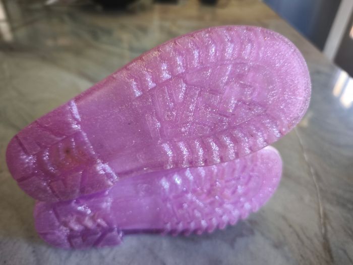 Bottes de pluie Reine des Neiges en caoutchouc lavées pour la vente. Très bon état. Maison non fumeur. Rose pailletteés. - photo numéro 2