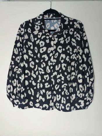 Jolie chemise fluide noire à motifs blancs taille M neuve