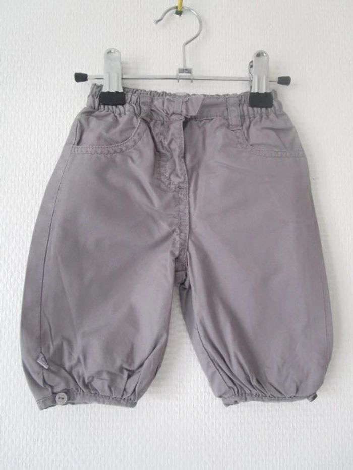 Pantalon gris Obaïbi 3 mois TBE - photo numéro 2