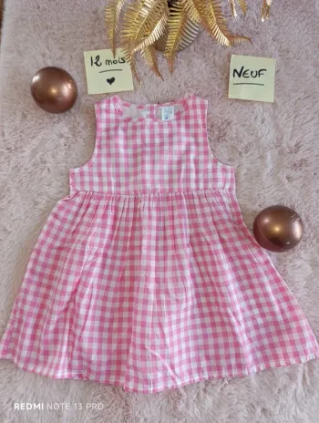 Robe à carreaux rose et blanc neuve 12m
