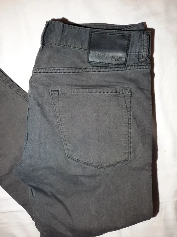 Jean vintage Hugo boss - photo numéro 2