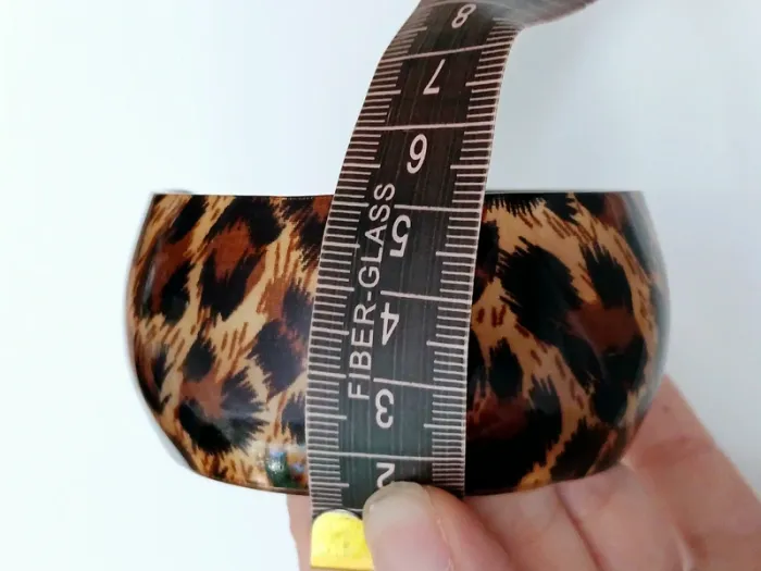 Bracelet manchette résine imprimé léopard – style bold chic - photo numéro 7