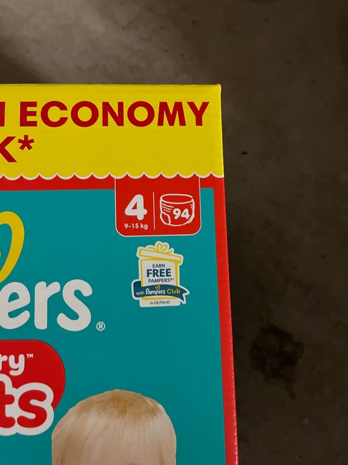 2 cartons couches t4 Pampers neuf - photo numéro 2