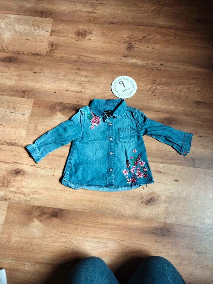 Jolie chemise en jean brodé