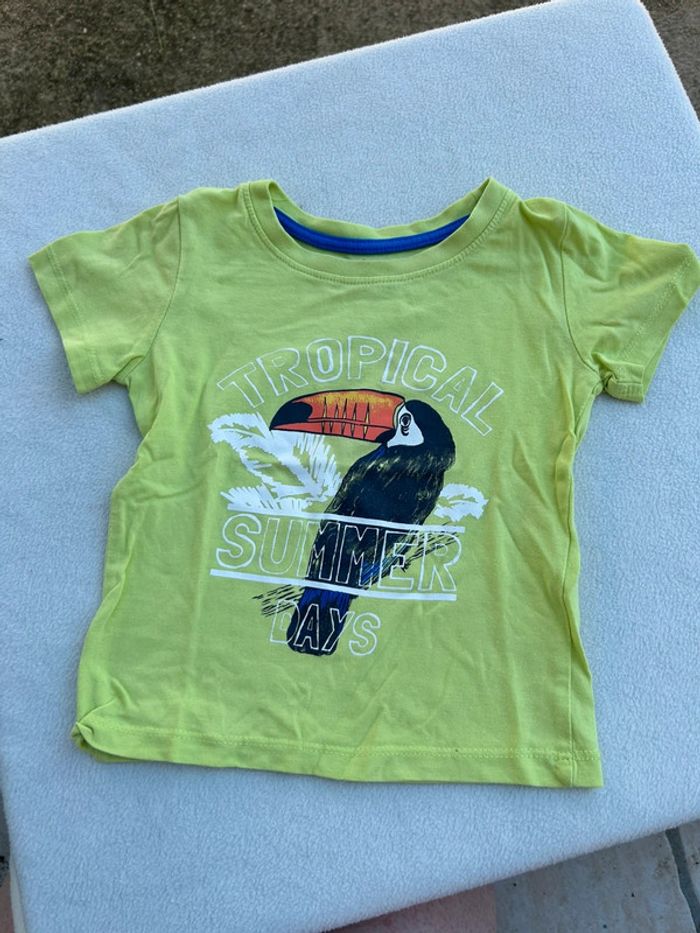 T-shirt vert 24 mois primark