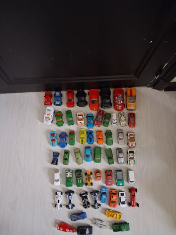 Lot de 55 voitures + 2 remorques lot de 55 voitures + 2 remorques