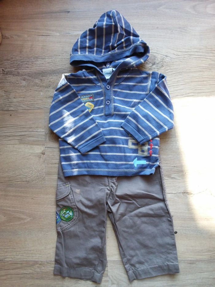 Joli ensemble pantalon/ pull à capuche