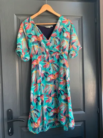 Robe avec noeud dans le dos