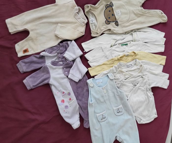 Lot de 12 vêtements pour bébé taille 0 - 1 mois - photo numéro 4