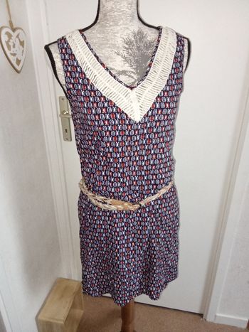 Robe mi saison été taille 38,40 broderie marque cerise bleue