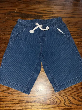 Short bleu