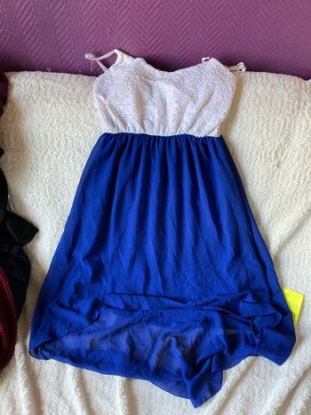 Robe blanche et bleue