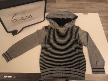 Pull gris et noir