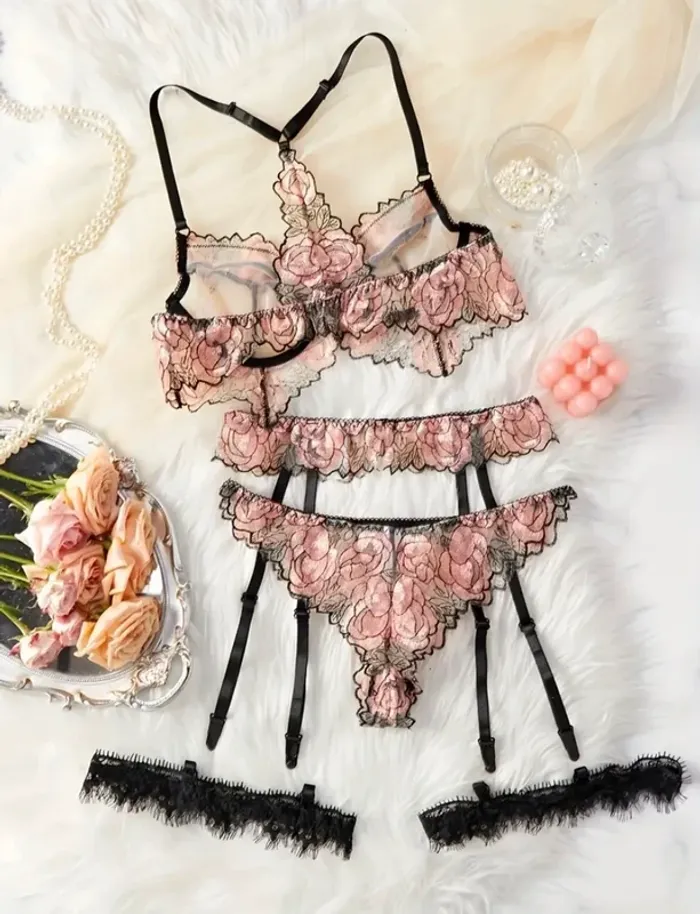 Ensemble de lingerie élégant pour femmes avec broderie florale - photo numéro 2