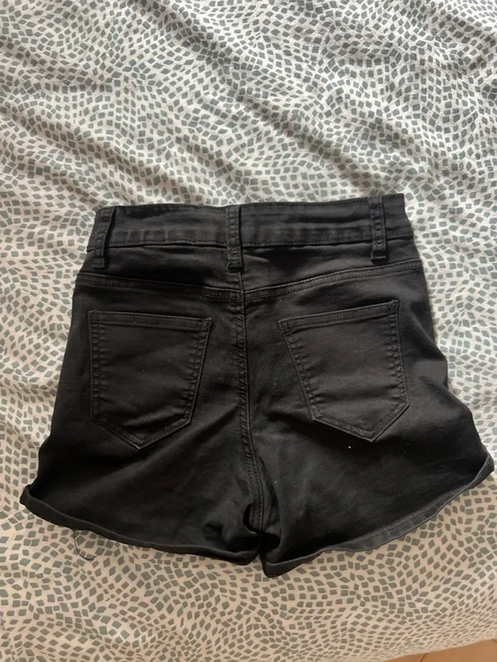 Short noir taille 36 destroy - photo numéro 4
