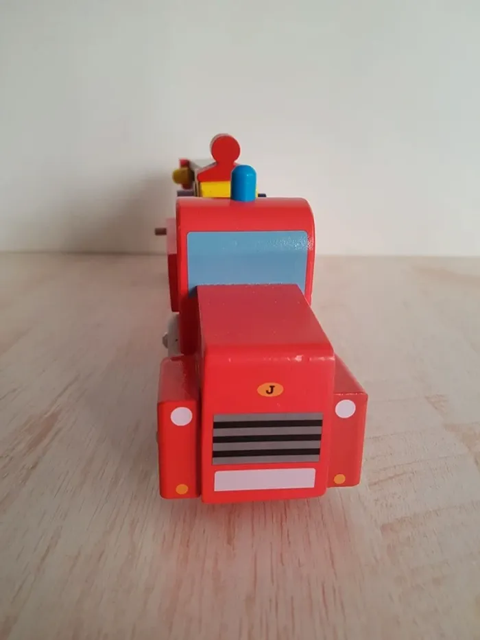 Grand camion de pompier en bois Story de Janod - photo numéro 4