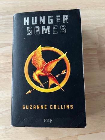 Livre Hunger Games – Suzanne Collins – État Satisfaisant