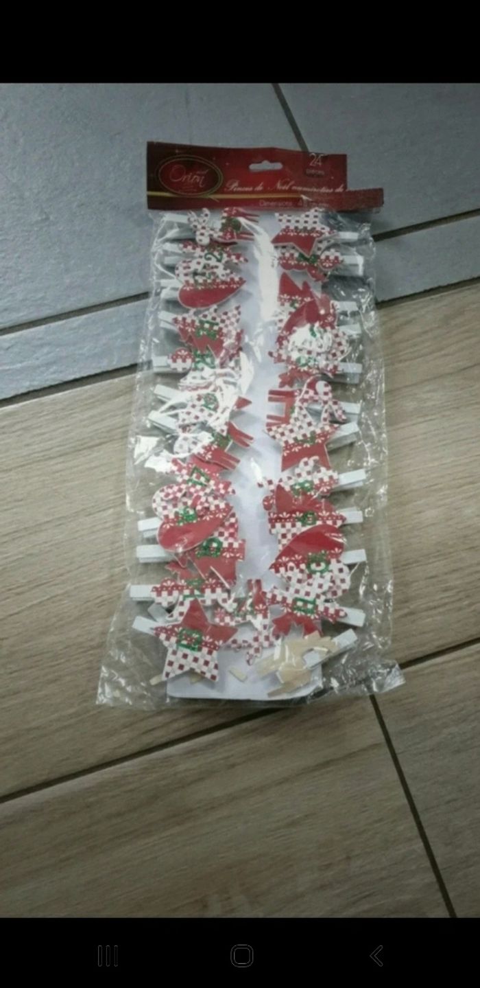 24 pinces calendrier de l'avant neuves