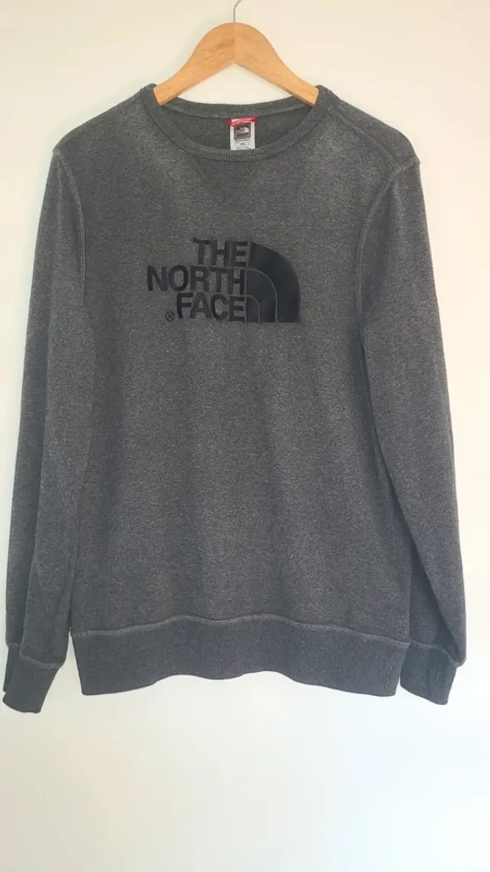 Sweat gris The North Face taille M