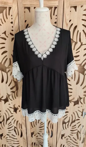 Blouse brodée transparente