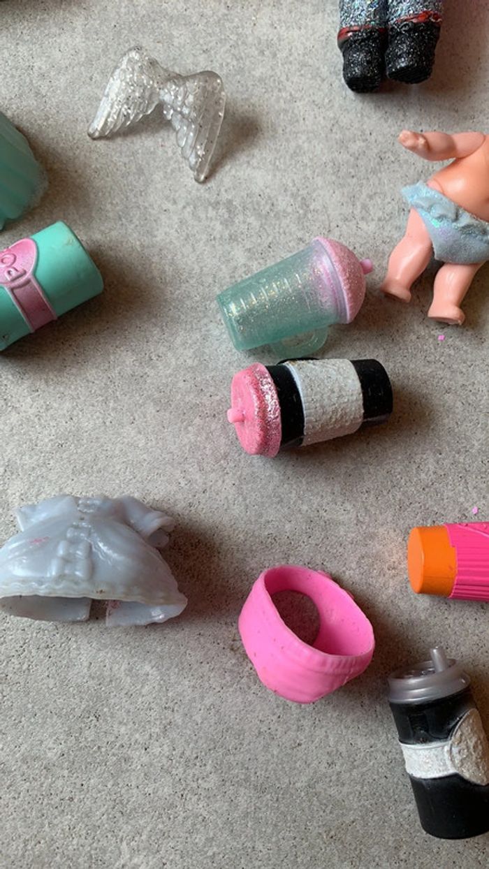 Gros lot de poupée LOL accessoires lunettes ailes tête télévision - photo numéro 3