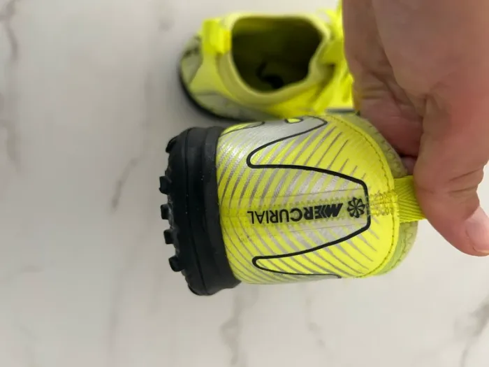 Basket de foot synthétique Nike taille 35.5 - photo numéro 6