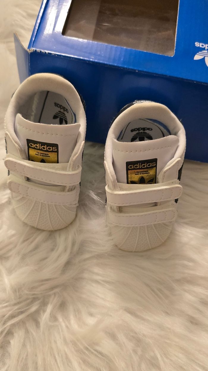 💙🤩🥰 superbes Baskets adidas pointure 17 mixtes (mises 1 fois)🥰🤩😍💙 - photo numéro 3