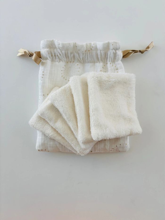 Sac de rangement et 5 lingettes démaquillantes réutilisable Dimension 9 x 11 cm