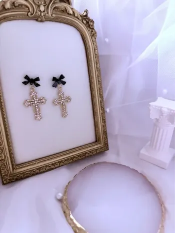 Boucles d’oreilles pendantes avec croix Witch
