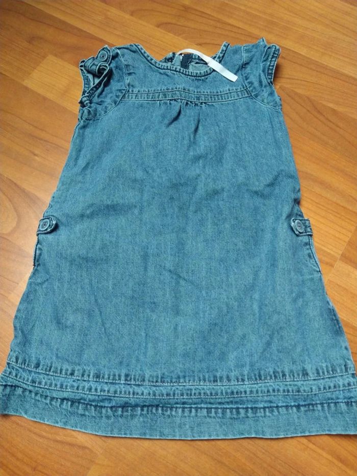 Robe couleur jean taille 5 ans en très bon état