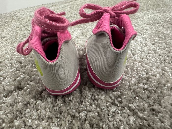 Paire de basket pour bébé - photo numéro 2