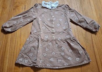 Robe enfant beige à motifs cœurs – manches longues