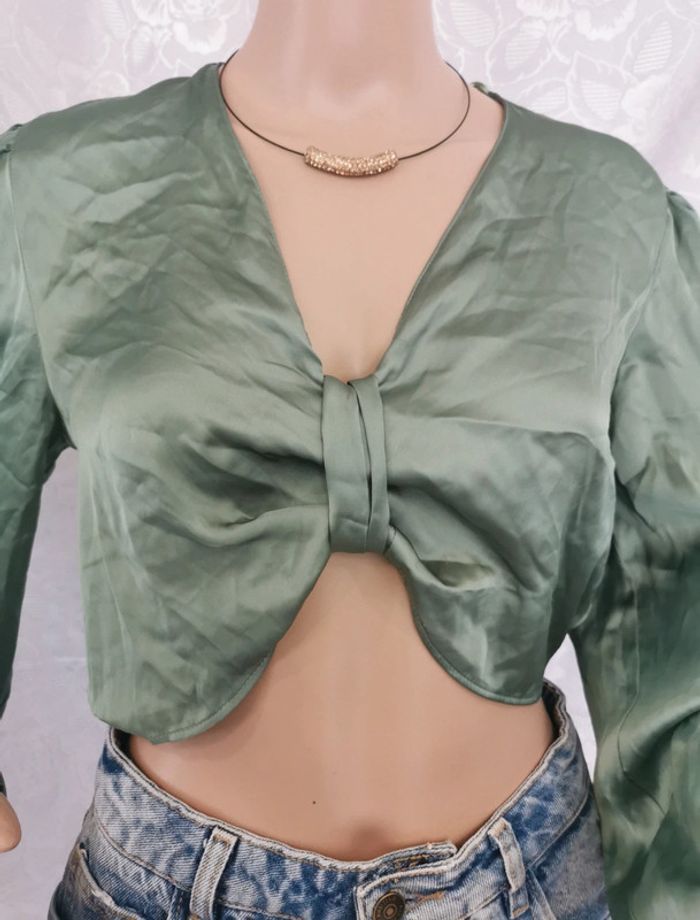 Joli crop top satiné vert pistache -Taille 38 - Zara - photo numéro 2