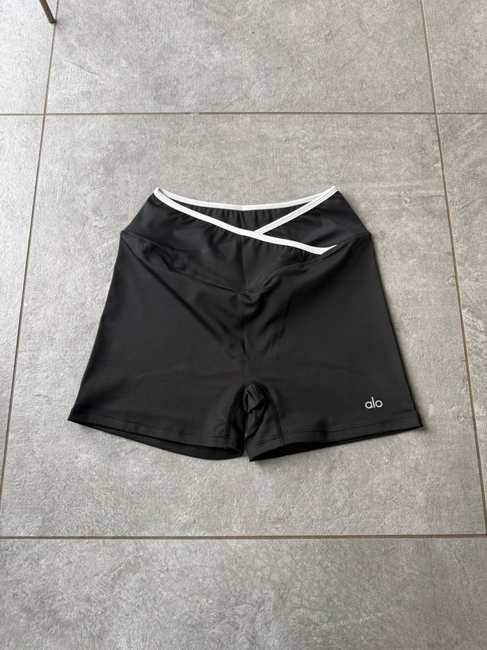 Short Alo yoga noir - Taille M - Neuf - photo numéro 2