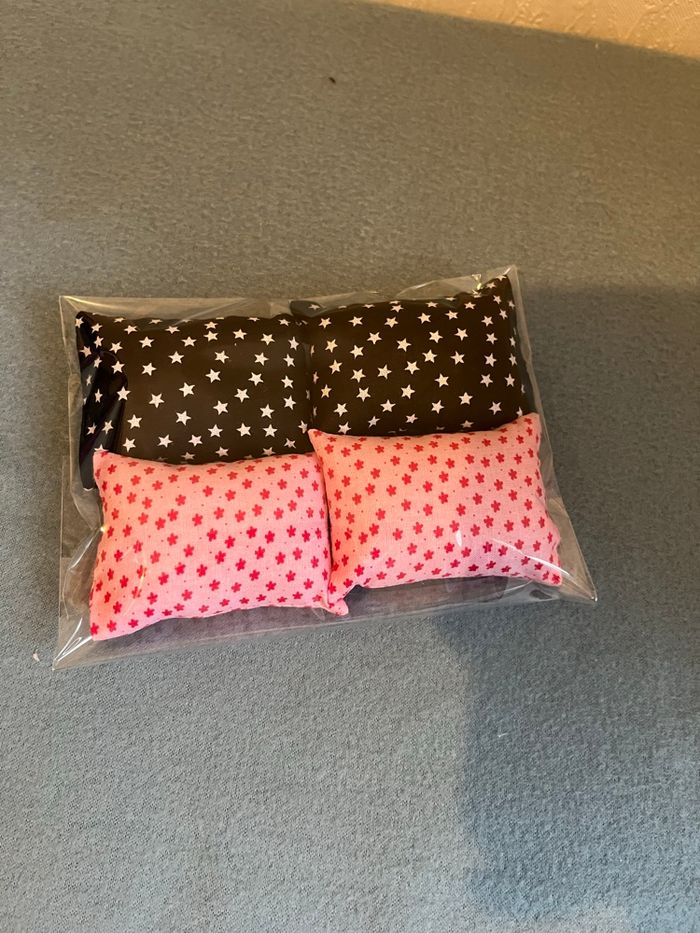 Lot 4 coussins pour barbie Neuf