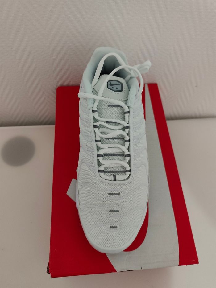 Nike air Max plus taille 43 Neuf avec étiquettes et emballage. - photo numéro 7