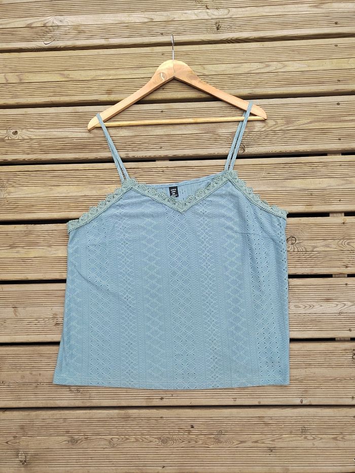 Top à fines bretelles à broderie anglaise – Vert – Shein 44 - photo numéro 2