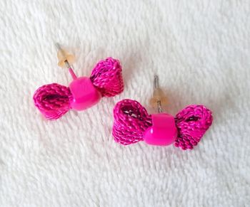 Boucle d'oreilles noeud rose