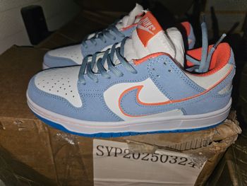 Basket chaussure  taille 39 neuve bleu orange