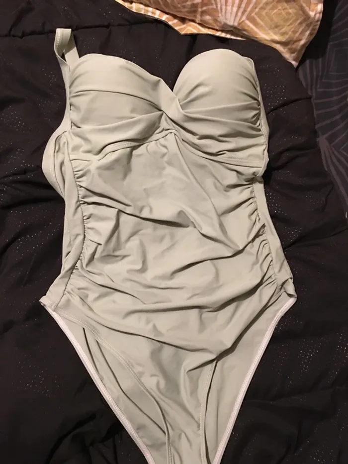 Maillot de bain pistache