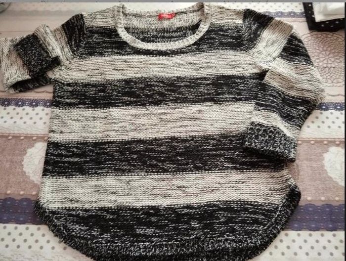 Pull rayé noir et blanc