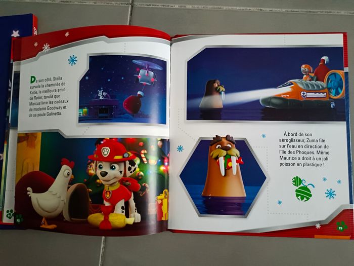 Lot de livres de Noël : Bluey, Pat' Patrouille Paw Patrol, Monsieur Loup,  La Petite fille - photo numéro 8