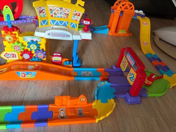 VTech Tut Tut Bolides – Grand circuit télécommandé complet + tut tut télécommandée - photo numéro 4
