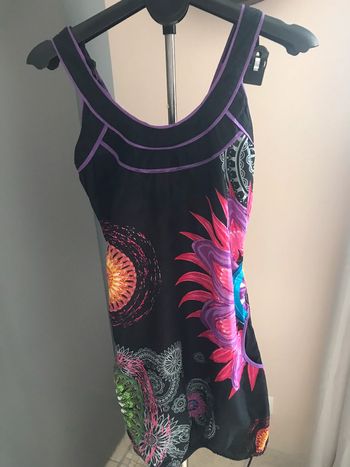 Robe noire sans manches  à fleurs