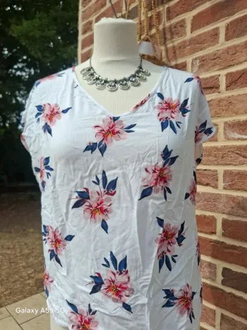 Haut blanc a motifs fleuriste femme 36
