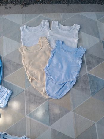 Lot de 4 bodies sans manches