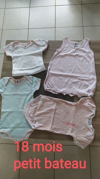 Lot de 4bodys manches courtes 18 mois Petit bateau